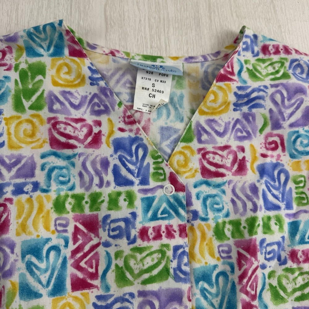 Women's Scrub Top Small Multicolor 2-Pocket Whimsy Y2K SB Fashion Geometric Blue